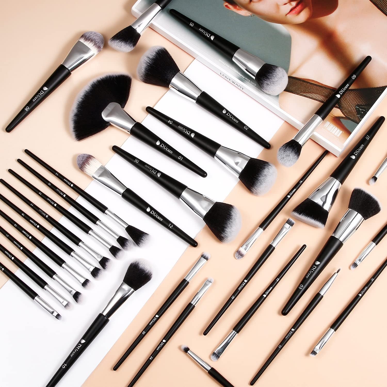 32Pcs PRO Grade Makeup Brushes Set Premium Ultra-Soft Synthetic Foundation Contour Powder Blush Concealer Eyeshadow Classic Black Professional Make up Brushes